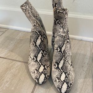 STEVE MADDEN Revolution booties